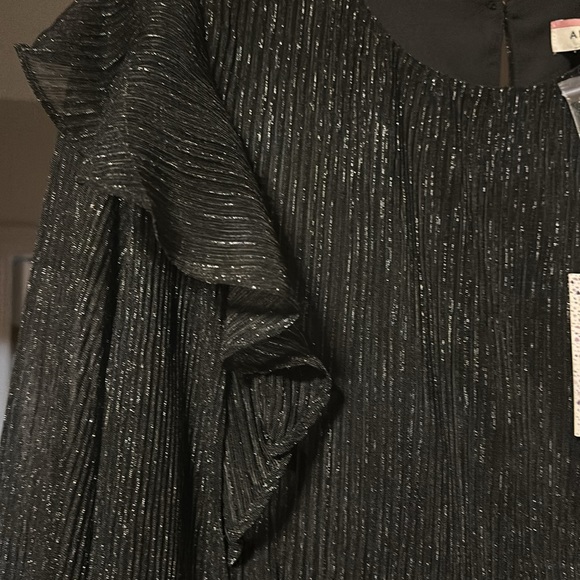 Black Shimmery top size large J. Brooks Boutique - Picture 4 of 5